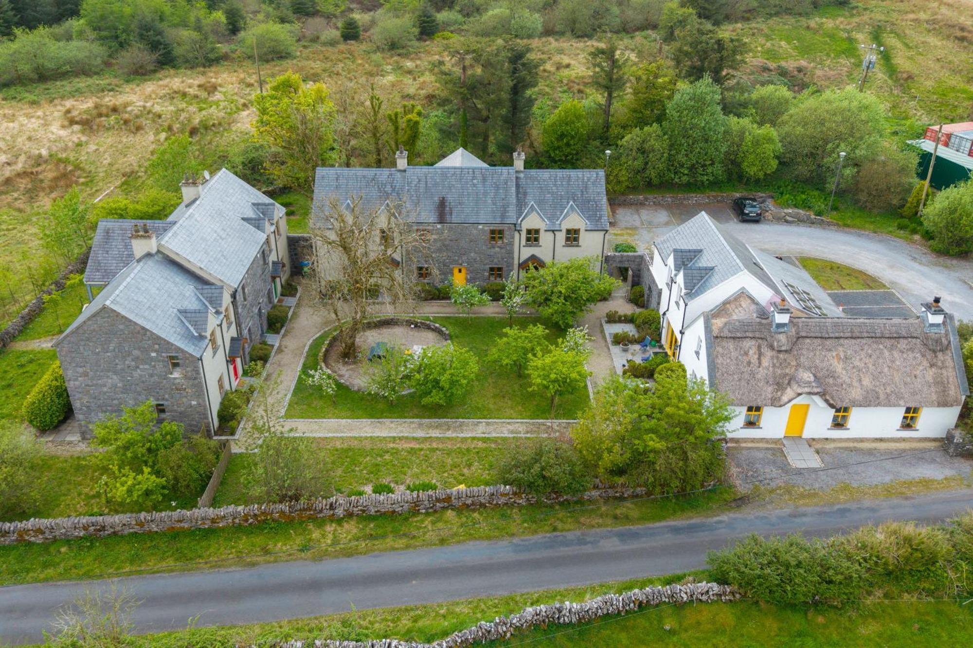 Burren Court Lodge Ballyvaughan Exterior foto